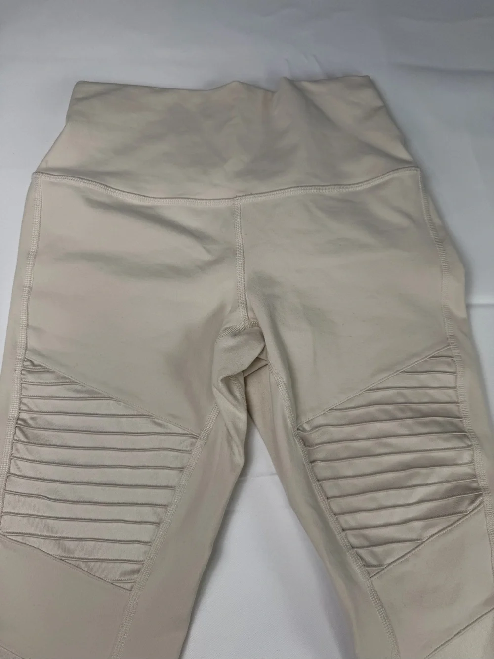 ALO Yoga Cream High-Rise Moto Style Seamless Leggings- Never worn !! perfect SM